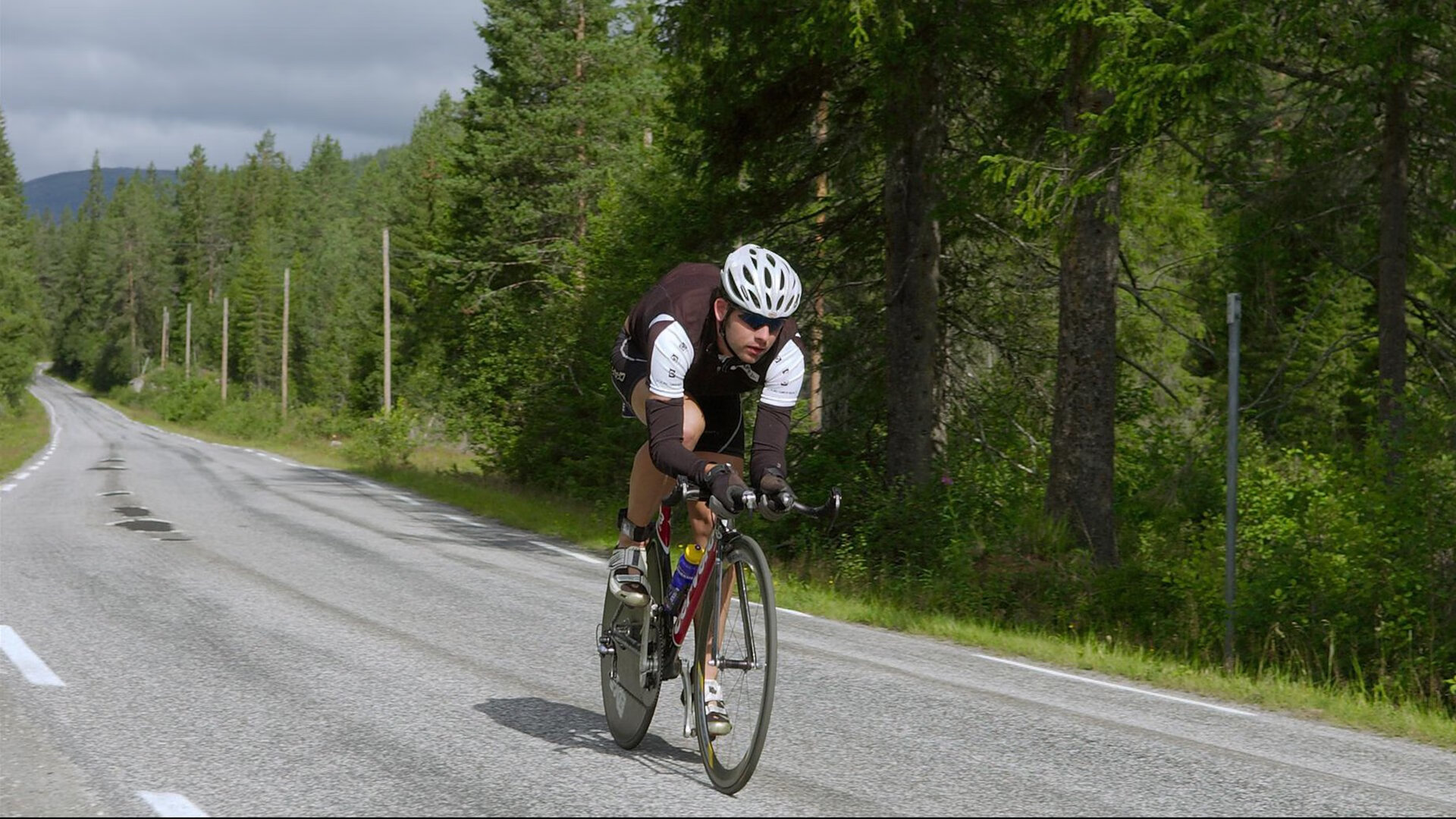 爱游戏app-自由泳中程瑞士节奏明快，自由泳竞技